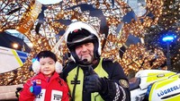 Kalau liburan ke Islandia, jangan malu-malu minta foto bareng sama polisinya (Instagram/logreglan)