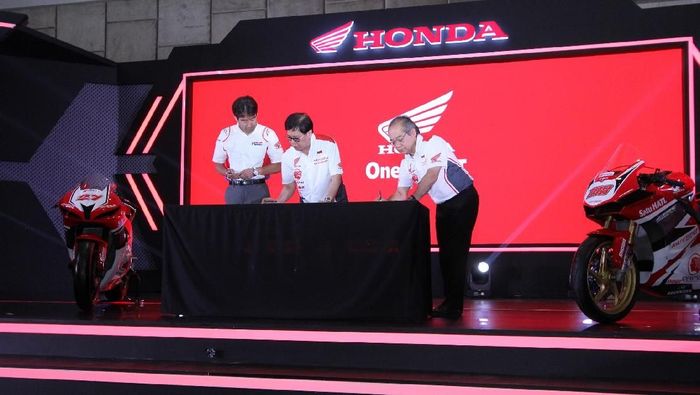 Repsol Honda bersama Satu Hati lebih lama lagi. (Foto: dok. Astra Honda Racing Team) Repsol Honda bersama Satu Hati lebih lama lagi. (Foto: dok. Astra Honda Racing Team)