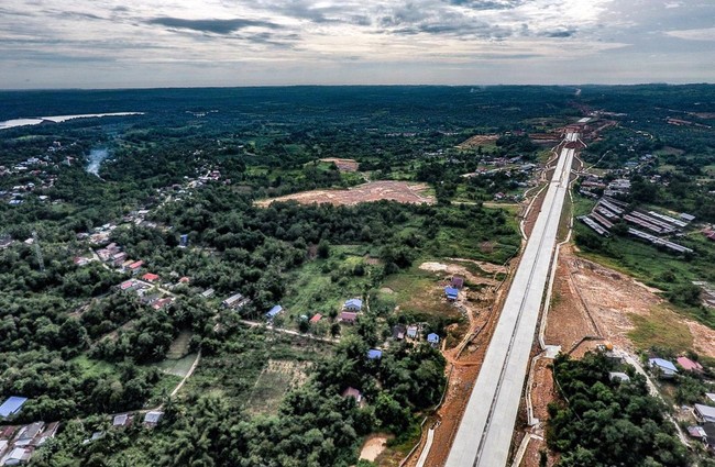 Masak Sih Tol Jokowi Bisa Bikin Ban Meletus?