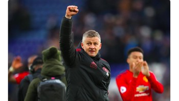 Ferguson sudah 27 kali meraih penghargaan itu dan Solskjaer baru sekali. Tapi jika dia jadi pelatih permanen MU, bukan tak mungkin penghargaan itu akan diraihnya kembali. Foto: istimewa