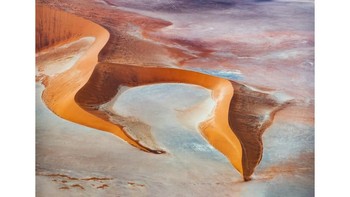 Lewat foto bertajuk Sands of Namibia membuat Dennis Rickard menjadi juara di kategori Aerial. Foto: Australias Photographer of the Year