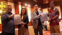 Penandatanganan pakta integritas ini dilakukan aara moderator dan panelis tak membocorkan materi soal. Jika dilanggar, akan dikenakan sanksi.