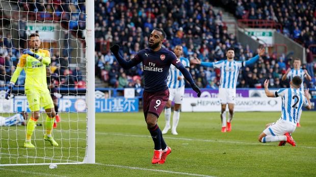 Gol Lacazette menutup kemenangan Arsenal atas Huddersfield.
