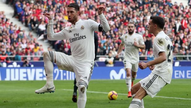 Sergio Ramos mencetak gol melalui eksekusi penalti. (