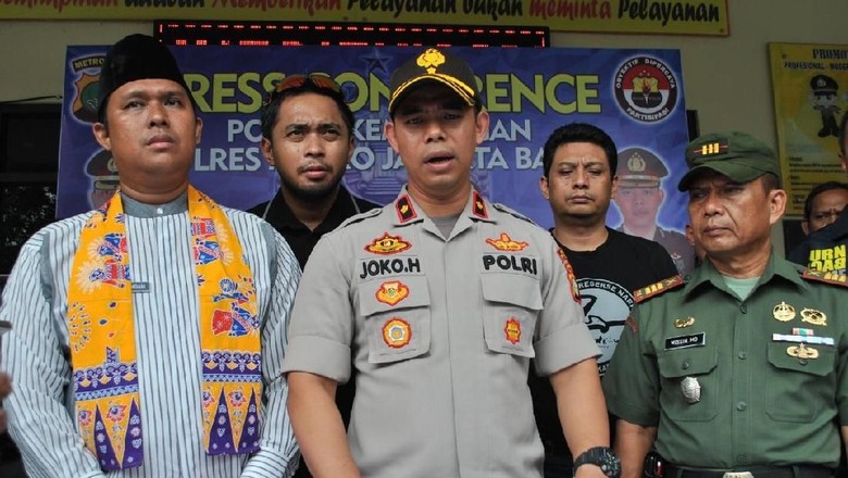Ancam Petugas Dishub di Jakbar, 6 Pria Ditangkap Polisi Ancam Petugas Dishub di Jakbar, 6 Pria Ditangkap Polisi