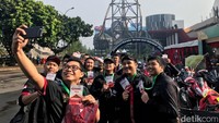 Pencinta Mark Marquez yang tak sabar ingin berjumpa. Foto: Roby Setiawan