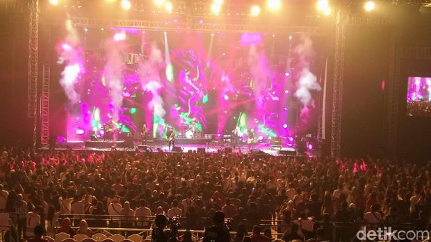 Perpisahan dan Perkenalan Nidji di Love Fest Vol. 3