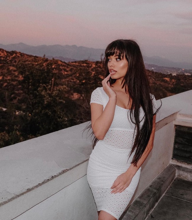 Break up With Your Girlfriend, Im Bored bukan video klip pertama Arial. Ia pernah membintagi klip band Palm Trees yang berjudul Missing You. (Foto: Instagram/@moncherielle)