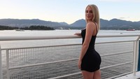 Ini gaya Lisa di negara asalnya Kanada. Dia menikmati pemandangan di Vancouver (lisapeachy/Instagram)