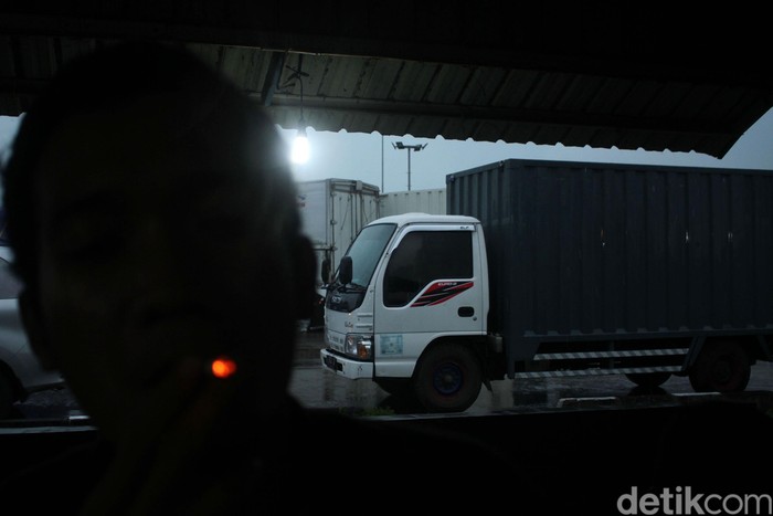 Rest area di Tol Trans Jawa membuat persepsi sejumlah orang. Salah satunya fasilitas rest area yang dinilai membedakan antara sopir truk dan kendaraan umum.