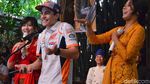 Seru! Marquez Menari dan Main Angklung di Saung Mang Udjo