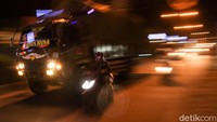 Tak jarang kasus kecelakaan lalu lintas terjadi antara roda dua dengan truk.