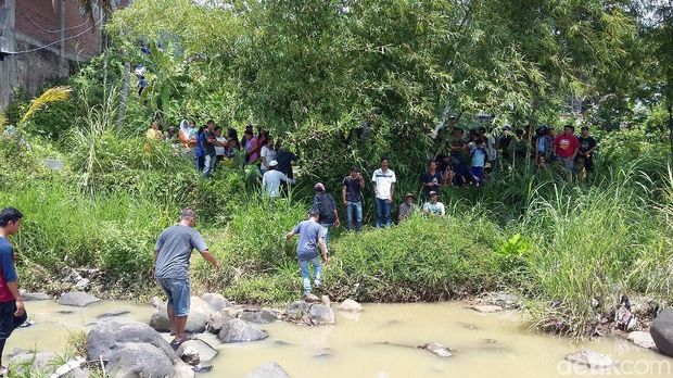 Warga Temukan Mayat Wanita Telanjang di Sungai Ciwulan Tasik