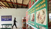 Namun di rest area KM102, para pedagang diwajibkan untuk memasang daftar harga agar para pembeli tak khawatir.