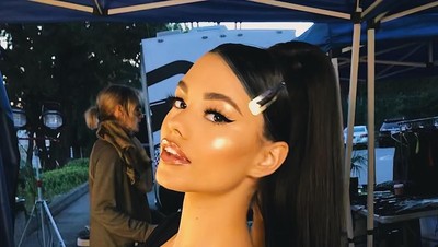 Ini Ariel, Si Seksi yang Jadi Kembaran Ariana Grande di Video Klip Terbarunya