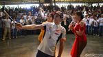 Seru! Marquez Menari dan Main Angklung di Saung Mang Udjo