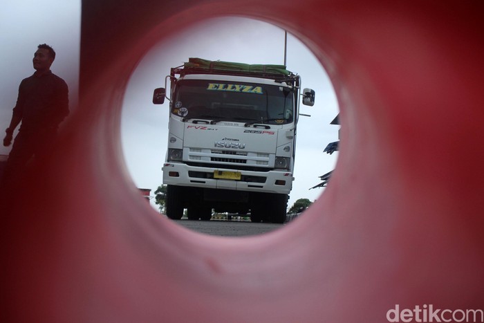Rest area di Tol Trans Jawa membuat persepsi sejumlah orang. Salah satunya fasilitas rest area yang dinilai membedakan antara sopir truk dan kendaraan umum.