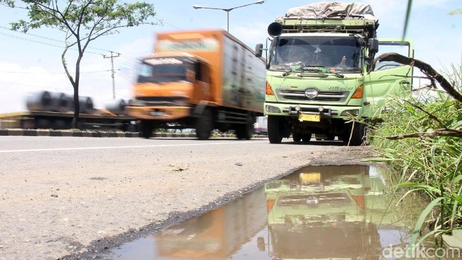 Cerita Sopir Truk soal Untung Rugi Lewat Tol Trans Jawa