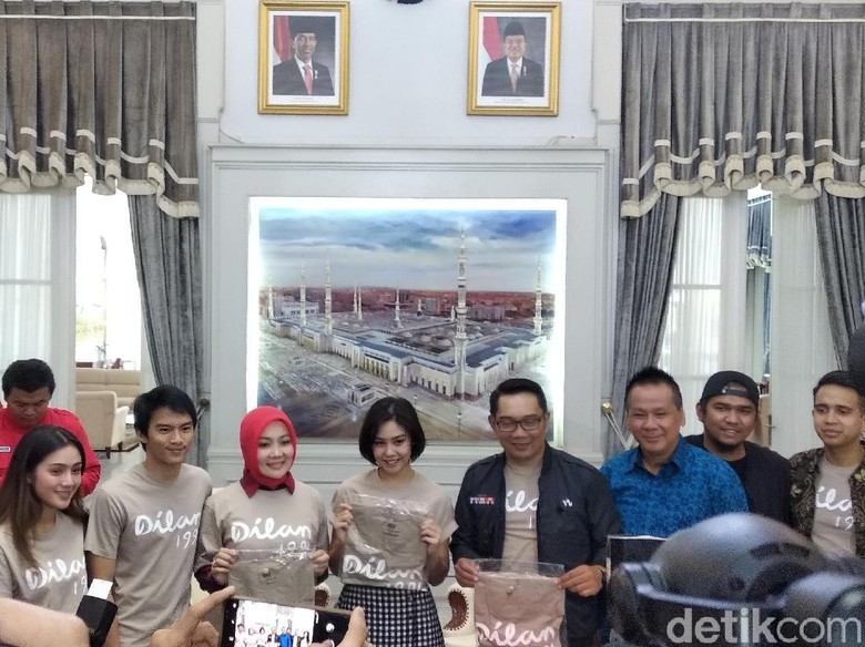 Ridwan Kamil Ajak Sineas Ramai-ramai Bikin Film di Bandung Ridwan Kamil Ajak Sineas Ramai-ramai Bikin Film di Bandung