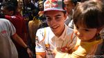Seru! Marquez Menari dan Main Angklung di Saung Mang Udjo