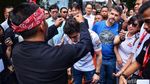 Seru! Marquez Menari dan Main Angklung di Saung Mang Udjo