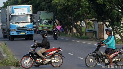 Pemotor Jadi Ujian Sopir Truk di Pantura
