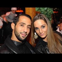 Ada wanita hebat di balik kesuksesan seorang pria. Dan wanita hebat itu untuk pesepakbola Medhi Benatia yang namanya kini tengah jadi perbincangan adalah sang istri Cecile Benatia. Foto: Foto: Dok. Facebook FC Bayern Muenchen WAGS