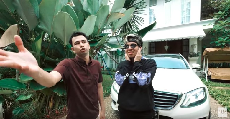 Mobil Mercedes-Benz Raffi Ahmad yang dijual ke Atta Halilintar. Foto: Screenshot Youtube Atta Halilintar Mobil Mercedes-Benz Raffi Ahmad yang dijual ke Atta Halilintar. Foto: Screenshot Youtube Atta Halilintar