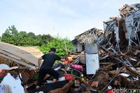 Kesaksian Ayah Lihat Anak Terseret Air Tanggul Jebol Pasirjati