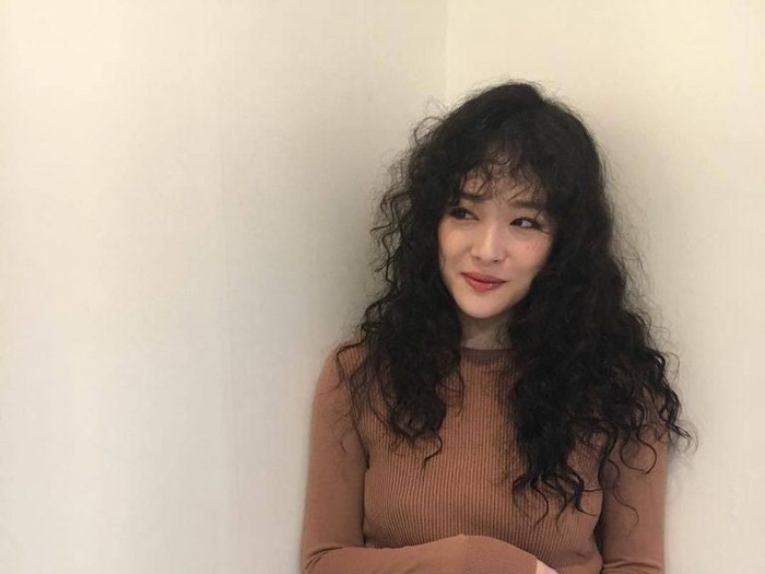 Wanita asal China berniat mengikuti gaya artis Korea Sulli. Foto: Instagram Wanita asal China berniat mengikuti gaya artis Korea Sulli. Foto: Instagram