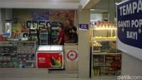 Mini market sepi pengunjung.