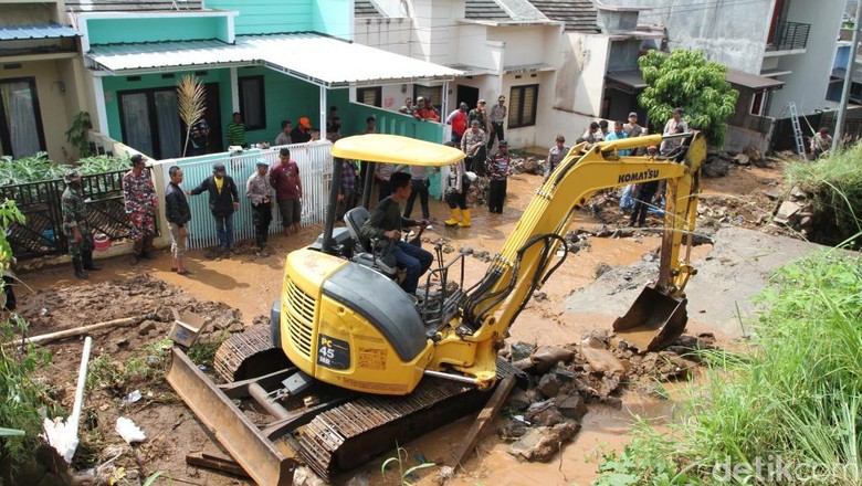 Masih Rawan, Warga Sekitar Tanggul Jebol Diimbau Mengungsi Masih Rawan, Warga Sekitar Tanggul Jebol Diimbau Mengungsi