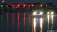 Menurut sopir salah satu manfaat adanya Tol Trans Jawa adalah bisa menghemat waktu perjalanannya.