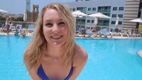 Gaya hot Lisa saat liburan ke Malta. Para pria pasti terpesona (lisapeachy/Instagram)