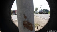 Sejumlah truk nampak melintasi jalur Pantura, meski Tol Trans Jawa sudah dioperasikan.