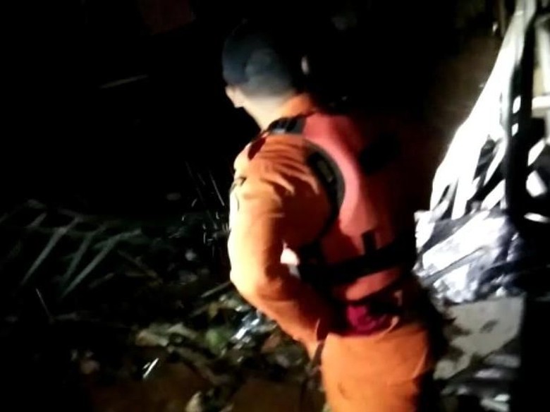 Tanggul di Pasirjati Jebol, Korban Tewas Bertambah Jadi 3 Orang Tanggul di Pasirjati Jebol, Korban Tewas Bertambah Jadi 3 Orang