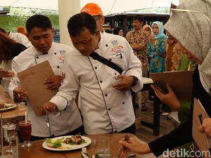 Puluhan Koki Adu Kebolehan Ciptakan Kreasi Olahan Ikan Asap