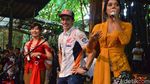 Seru! Marquez Menari dan Main Angklung di Saung Mang Udjo