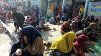 Promosikan Pecel MangunsumanRatusan Pincuk Nasi Pecel Dibagikan Gratis  