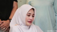 Ia mengatakan semua ini adalah ujian yang harus dilewatinya dengan ikhlas. Foto: Istri Mandala Shoji (Hanif/detikHOT)