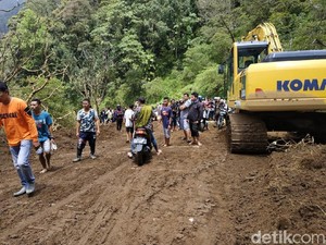 Longsor di Kaki Gunung Rinjani, Jalan Antar-kecamatan Lumpuh 5 Jam Lebih
