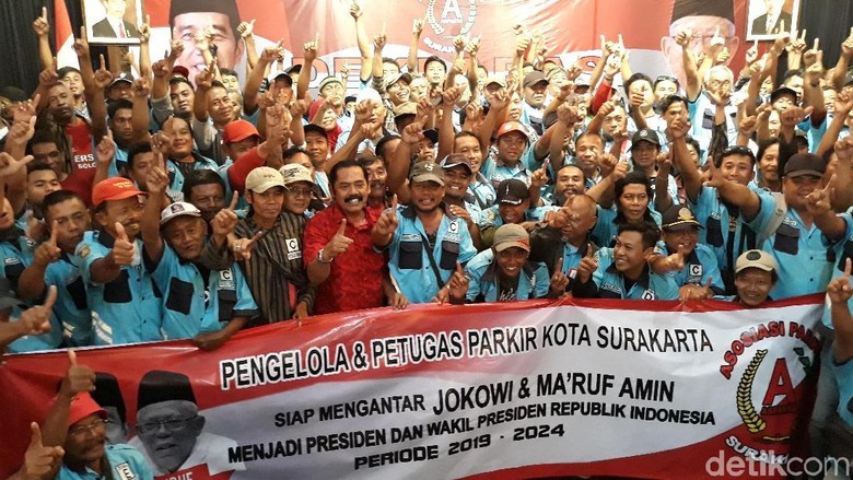 Juru Parkir Solo Deklarasi Pro-Jokowi: Balas Budi untuk Pak Wali Kota Juru Parkir Solo Deklarasi Pro-Jokowi: Balas Budi untuk Pak Wali Kota