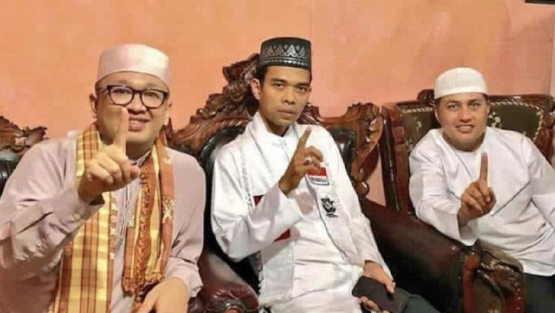 Ramai Foto Ustaz Somad Salam 1 Jari, Begini Klarifikasinya Ramai Foto Ustaz Somad Salam 1 Jari, Begini Klarifikasinya