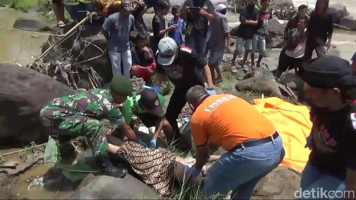 Warga Temukan Mayat Wanita Telanjang Di Sungai Ciwulan Tasik