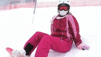 Di Kanada, Lisa bermain snowboarding saat musim dingin menjelang Natal di Banff, Alberta (lisapeachy/Instagram)