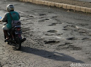 Pemudik Curhat di Sosmed Jalanan Berlubang, Pemerintah Janji Perbaikan Bertahap
