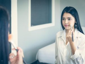 8 Cara Mengatasi Kulit Wajah Kering Saat Puasa