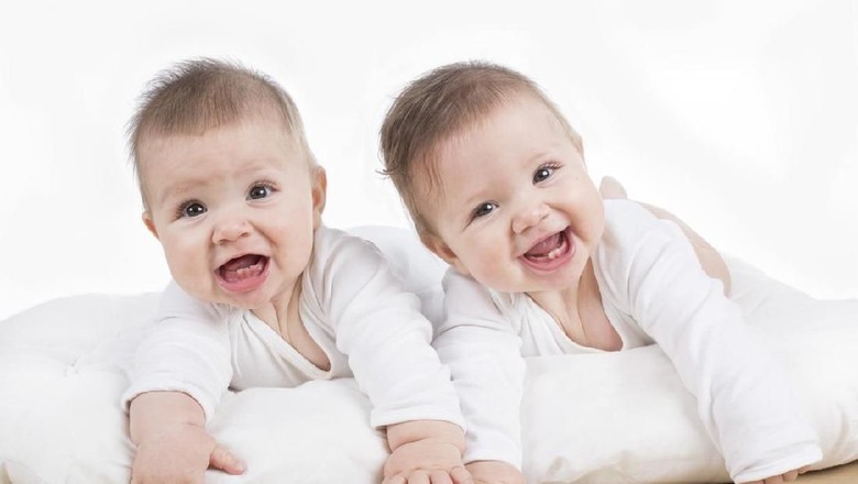 Triks menyusui si kembar/ Foto: iStock Triks menyusui si kembar/ Foto: iStock