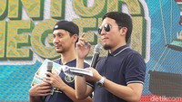Pola makan sehat sebetulnya tidak sulit dilakukan asal punya komitmen. Bagi yang tidak bawa bekal sehingga harus jajan, bisa memanfaatkan garnish atau makanan pendamping yang biasanya berbahan sayur. (dok. Rosmha Widiyani/detikHealth).