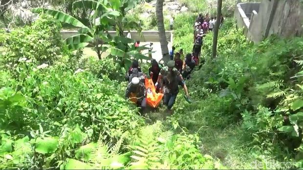 Warga Temukan Mayat Wanita Telanjang di Sungai Ciwulan Tasik